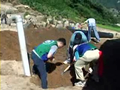 서울아산병원 시설팀 봉사모임 수해지역 자원봉사 모습